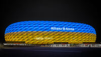 Allianz Arena in den Landesfarben der Ukraine